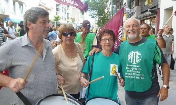 Claudio Izaguirre, en manifestación junto a militantes de ATE