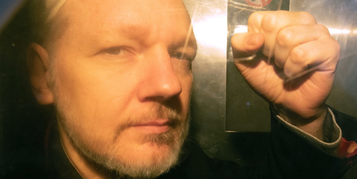 Julian Assange, Extradición