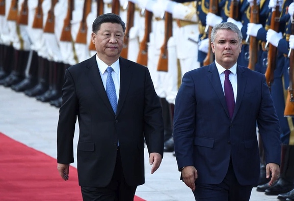 Iván Duque, presidente de Colombia, en China, junto a Xi Jinping