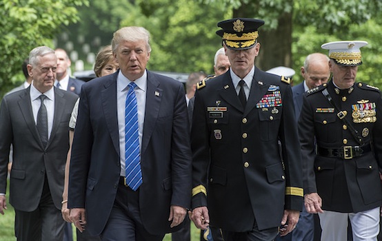 Trump, militares