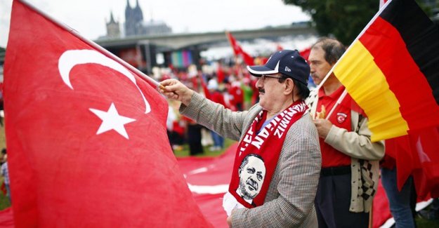 Manifestantes pro Erdogan