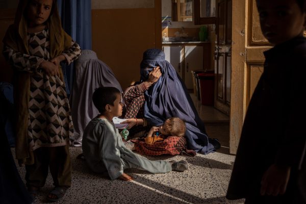 Afganistán, Pobreza, Delitos de lesa humanidad, Crímenes de guerra