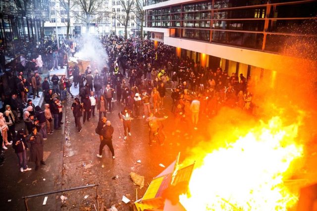 Manifestaciones en Europa contra el Pasaporte COVID, Dictadura sanitaria, Fascismo