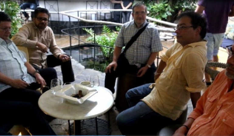 Gustavo Petro con las FARC en Cuba