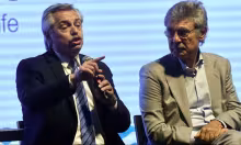 Alberto Fernández y Hugo Sigman, Corrupción, AstraZeneca