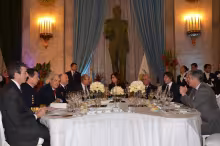 Cena de "camaradería" entre la Comandante en Jefe y las FF.AA.