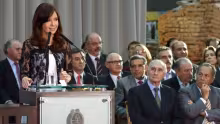 Cristina Kirchner, seguida por Fernando De la Rúa